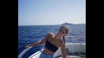 Mostra culo gonfio nave crociera