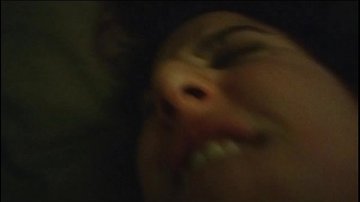 annoiano divano, quindi scopano