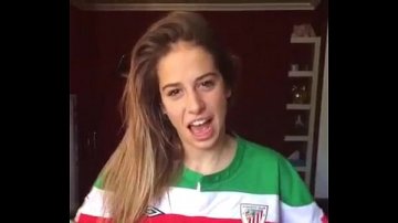 Giovane donna sexy seni deliziosi