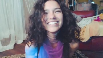 Coinvolgente Latina spoglia balla lascivamente